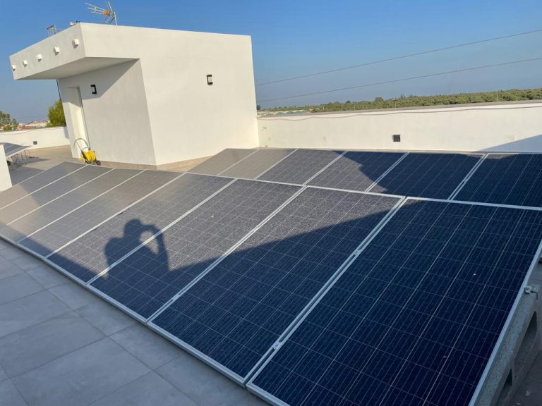 Ahorro en comunidades de vecinos gracias a las placas solares